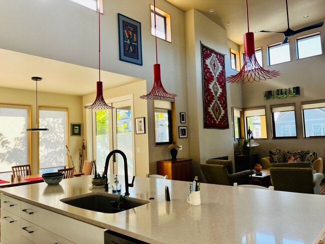 Foto del edificio - Stunning Prairie style 2bd/2bath + office in ClearPine!