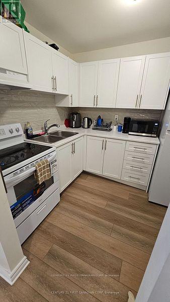 Photo du bâtiment - 583-583 Mornington Ave
