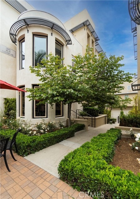 Building Photo - 21 Vantis Dr