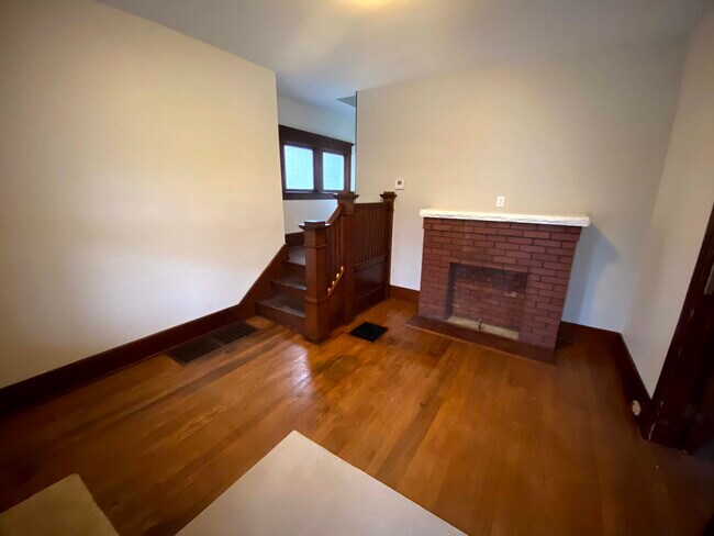 Foyer - 77 Pine St