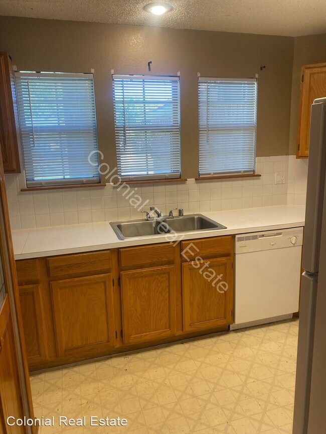 Building Photo - 3 br, 2 bath House - 112 Billys Circle