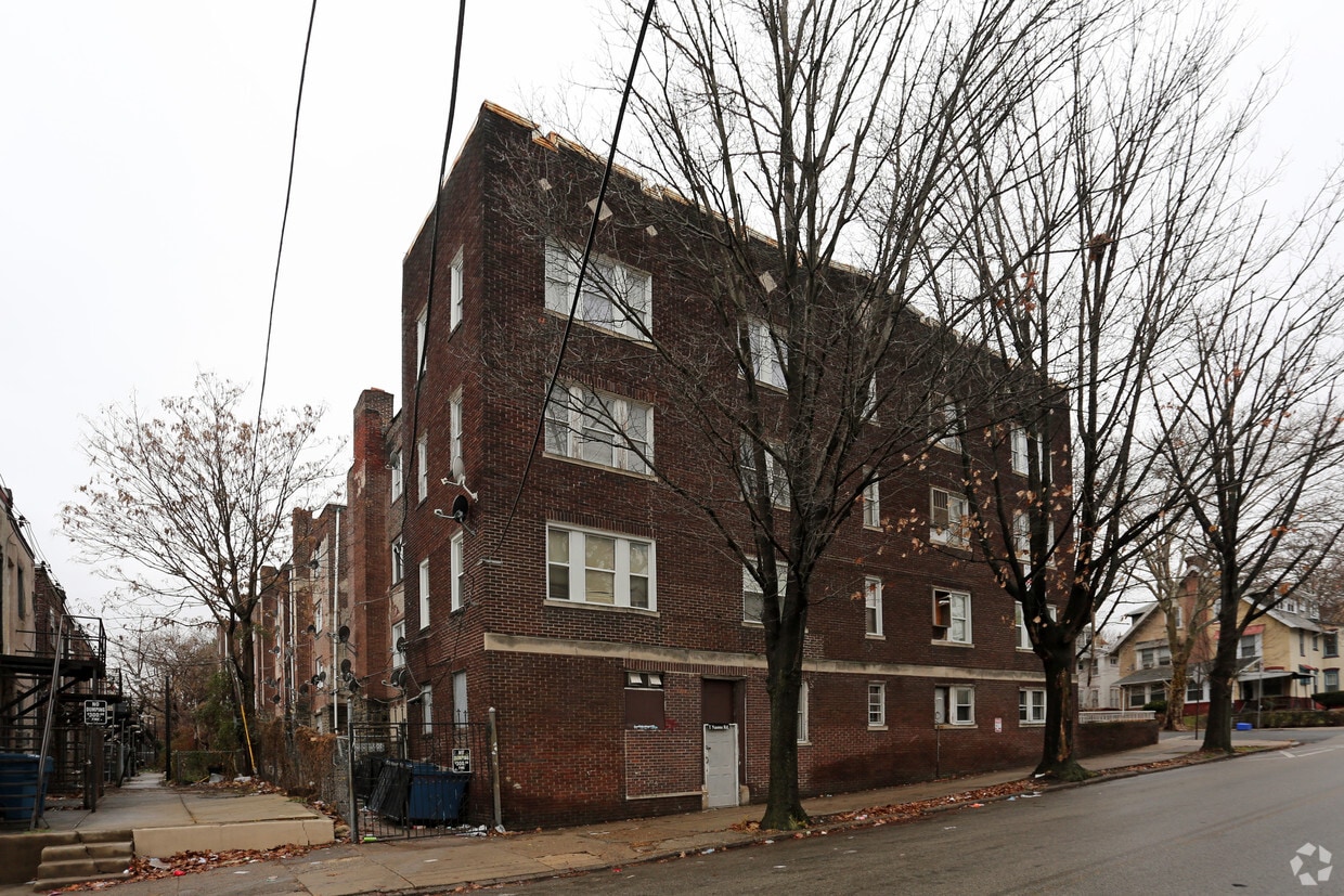 6100-6118 Nassau Rd - Nassau Apartments