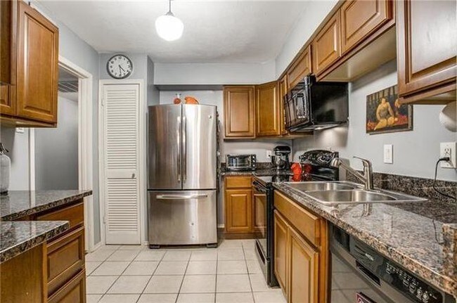 Building Photo - 5014 Les Chateaux Dr