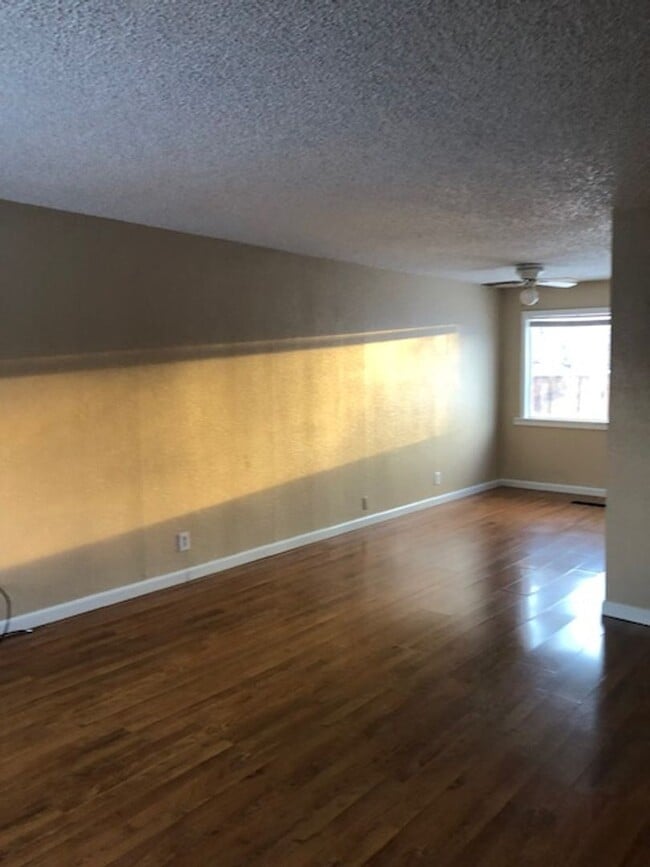 Foto del edificio - Kennicott Ave