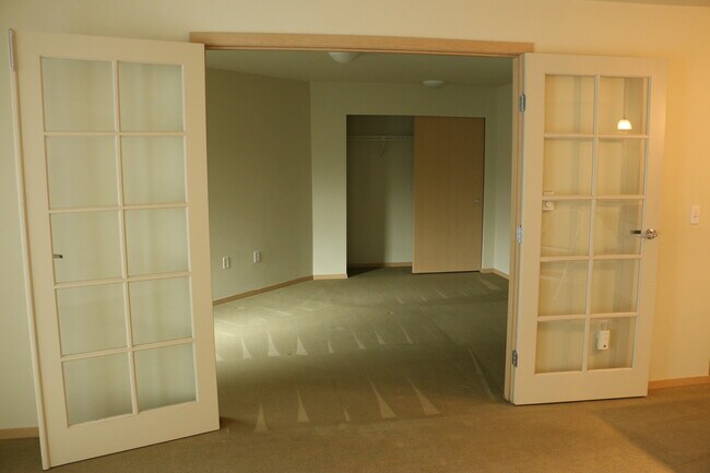 Building Photo - 812 5th Ave N