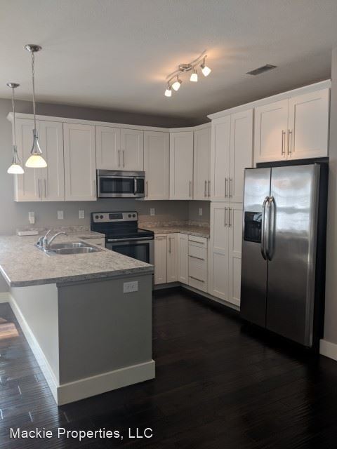 Building Photo - 4302 N Cypress Ln