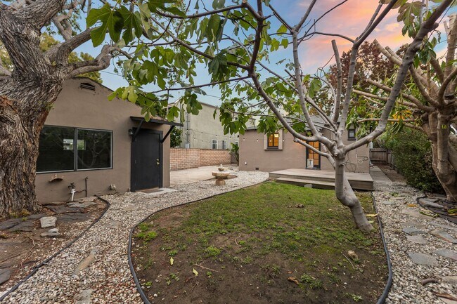 Foto del edificio - 3781 Greenwood Ave