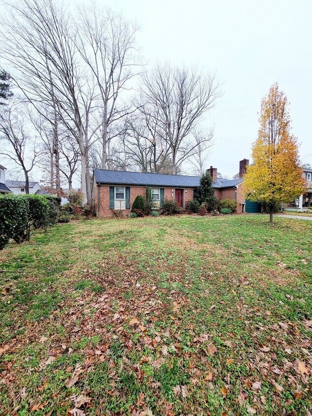 Foto principal - 894 Arnett Drive, Newport News