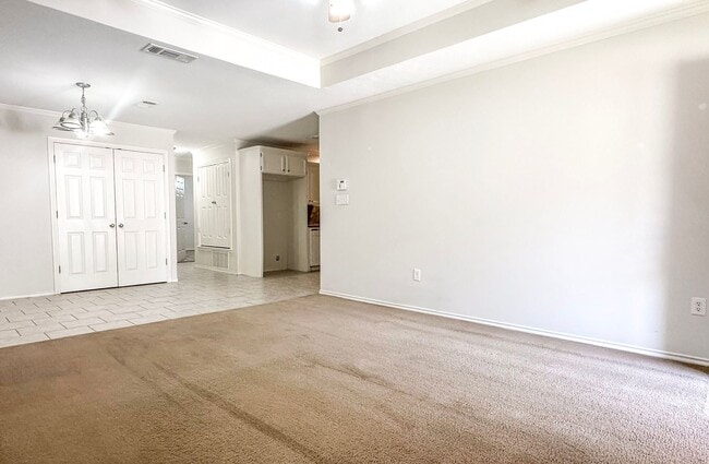 Building Photo - Galloping Way Triplex