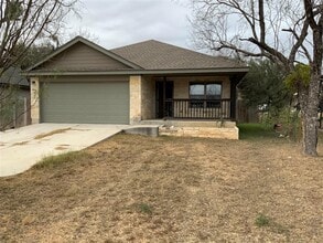 Building Photo - 618 Oak Ln