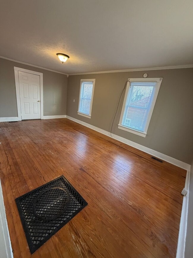 Building Photo - 921 Fairview Ave