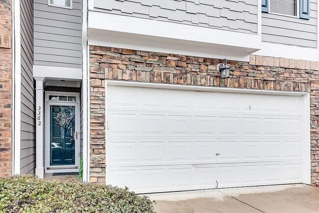 Building Photo - Cozy & Spacious 3BR Townhome in Atlanta