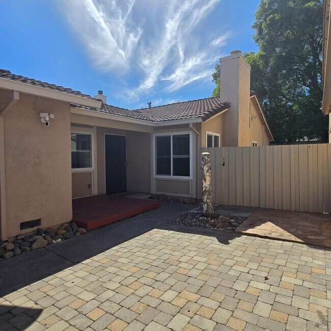 Foto del edificio - 2717 Applewood Dr