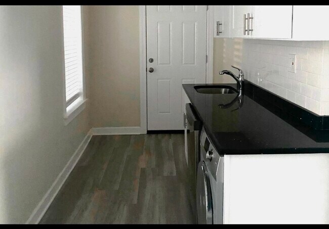 Foto del edificio - 839 W Cornelia Ave