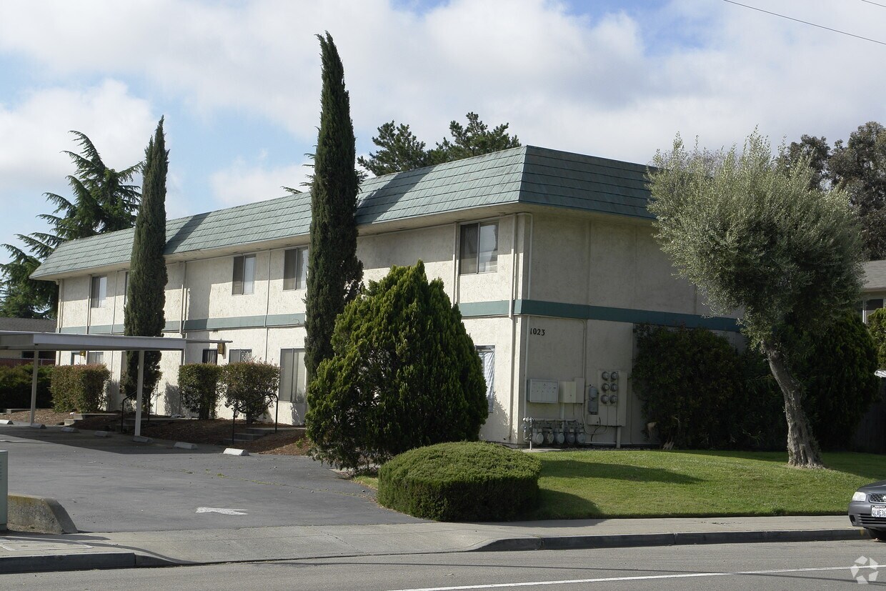 Primary Photo - 1023 Bluebell Dr