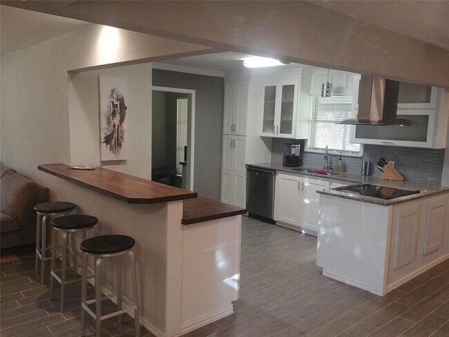 Building Photo - 3125 Conejos Dr