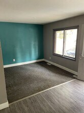 Building Photo - 1102 15th Ave NE