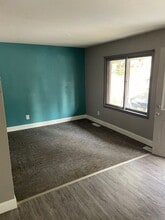 Building Photo - 1102 15th Ave NE