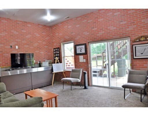 Foto del edificio - 7 Kings Brook Ave