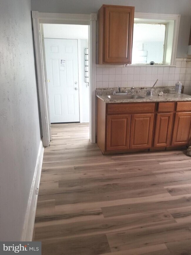 Building Photo - 40 N Robinson St