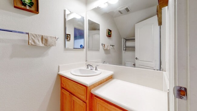 Building Photo - "Coming Soon" 3-Bedroom in Santa Clara- $4...