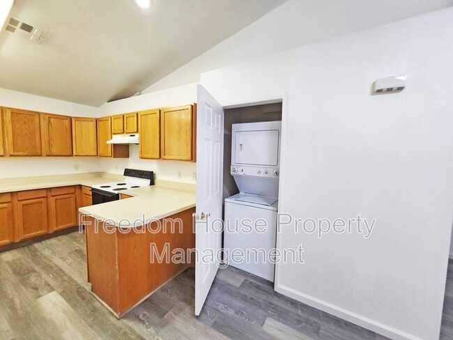 Foto del edificio - 2321 E Calvada Blvd