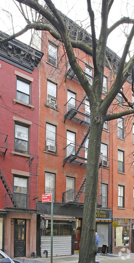 Primary Photo - 331 Henry St