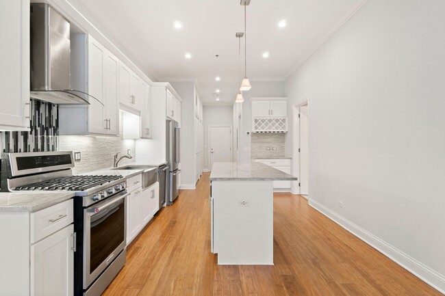 Photo - 1039 W Monroe St (Chicago, IL) Apartment