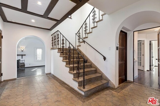 Foto del edificio - 1304 San Vicente Blvd