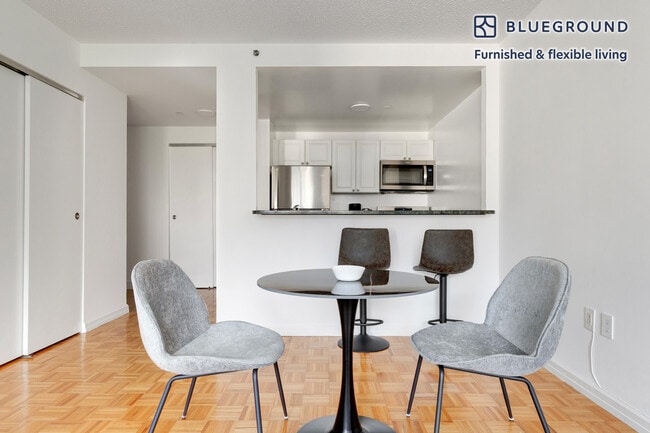 Building Photo - 520 W 48th St