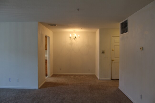 Foto del edificio - 794 Castle Valley Blvd