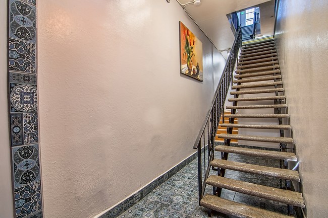 Foto del interior - 2105-2107 E Cesar E Chavez Ave