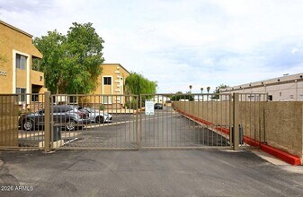 Building Photo - 303 N Miller Rd