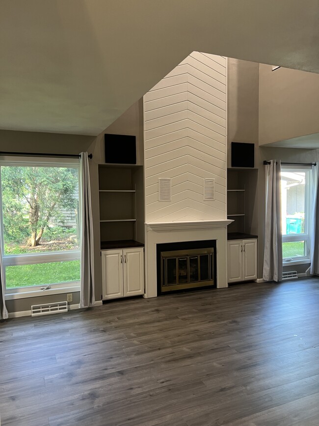 Building Photo - 102 Crab Apple Ct