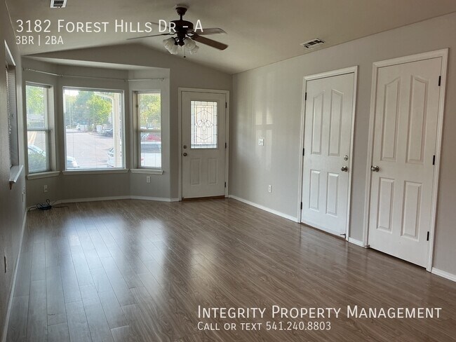 Foto del edificio - 3182 Forest Hills Dr