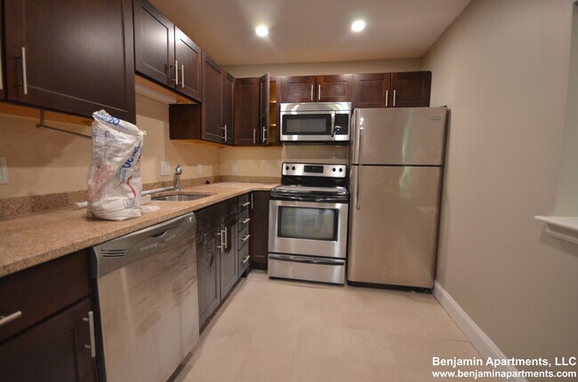 Building Photo - 1093 Beacon St