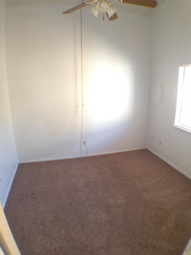 Building Photo - 139 N Troy Ave