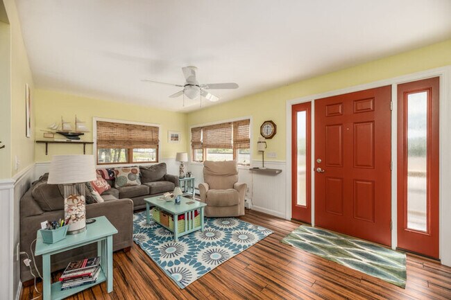 Building Photo - Orchard Beach Elegance: Spacious Yard & Patio