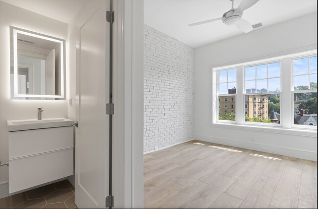 Foto del edificio - 1800 Beacon St