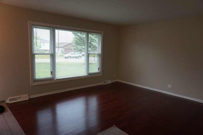 Building Photo - 926 Cherry Drive