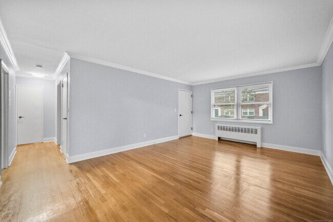 Foto del edificio - 98 Blachley Rd