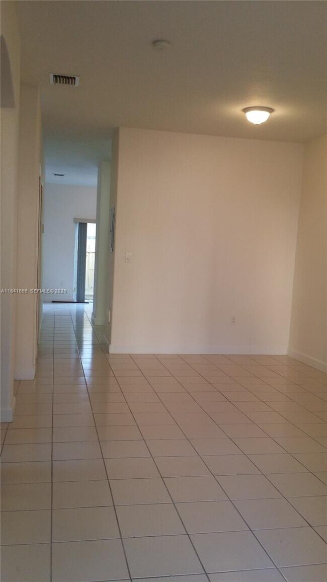 Foto del edificio - 1536 SE 26th St