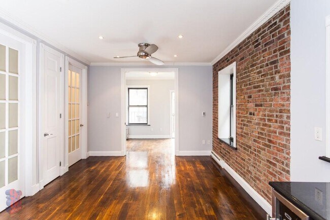 Building Photo - 434 W 52nd St