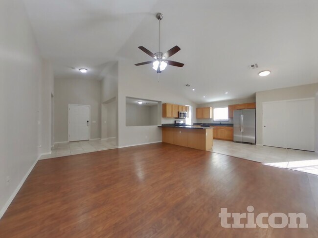 Building Photo - 12513 W Aster Dr