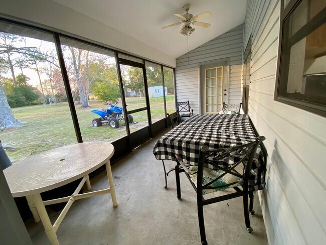 Foto del edificio - 236 SW Stanley Ct