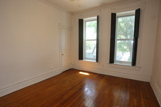 Foto del edificio - 1346 W Webster Ave