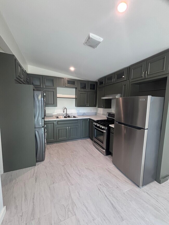 Building Photo - 7329 Mason Ave