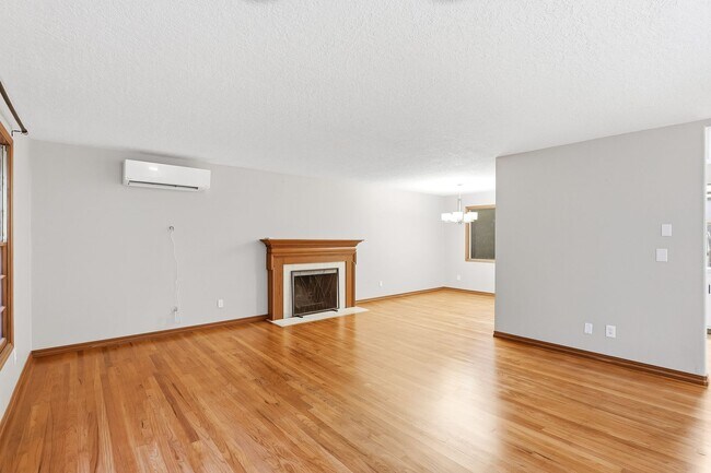 Foto del edificio - Charming Lake Oswego Home on Large Corner Lot – 3BR, 2.5BA + Bonus Room