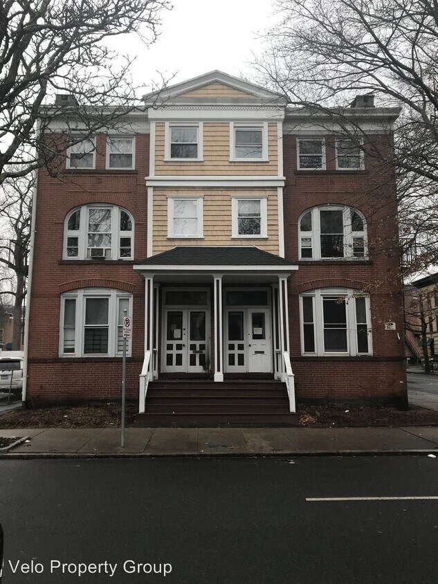 Primary Photo - 371-373 Crown St