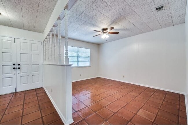Building Photo - 101 Pine View Dr
